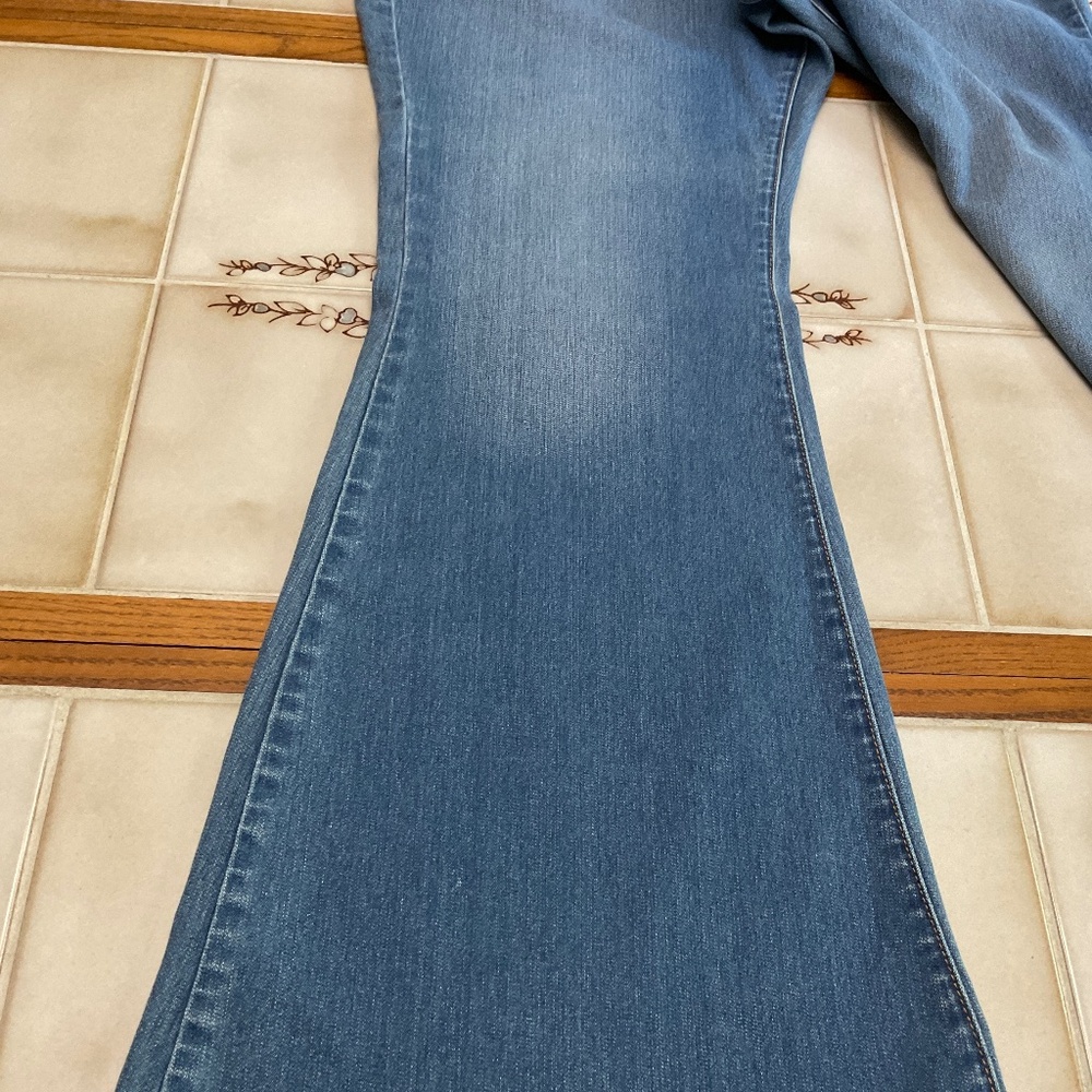 Old Navy Jeans Women’s (or Juniors) Blue Denim with Embroidered Heart Y2K - Picture 12 of 13